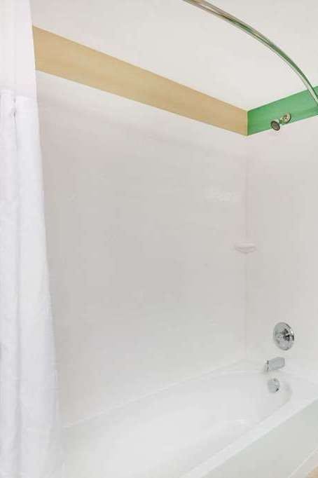 Hotel Baymont by Wyndham Midland Center photo 4