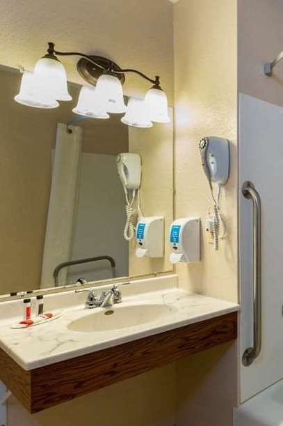 Hotel Super 8 by Wyndham Bemidji MN photo 5