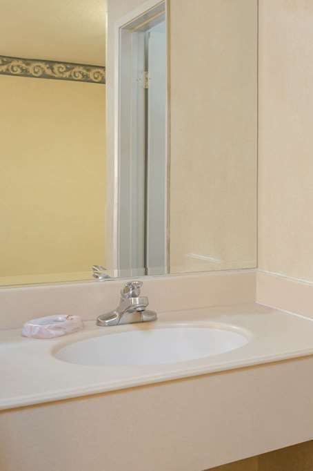 Hotel Travelodge by Wyndham San Clemente Beach photo 4