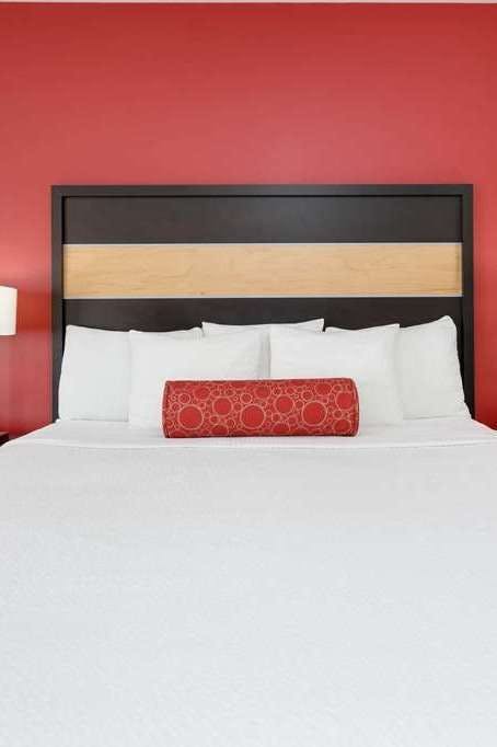 Hotel La Quinta Inn & Suites by Wyndham Starkville at MSU photo 2