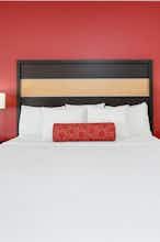 Hotel La Quinta IS Starkville at MSU photo 2