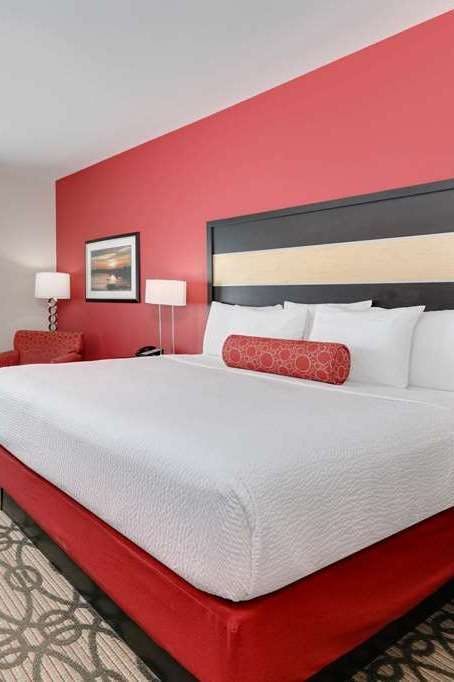 Hotel La Quinta Inn & Suites by Wyndham Starkville at MSU photo 1