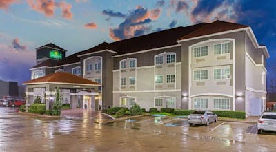 La Quinta Inn & Suites by Wyndham Cleburne