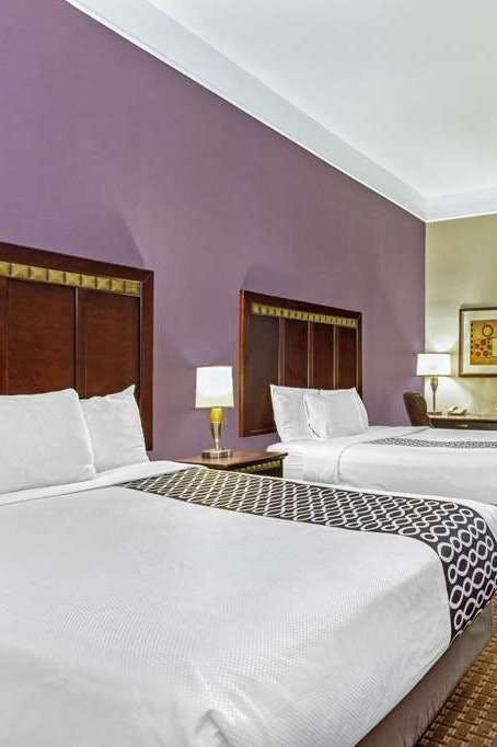 Hotel La Quinta Inn & Suites by Wyndham Cleburne photo 1