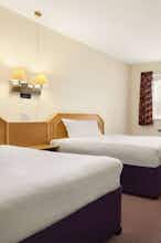 Hotel Days Inn by Wyndham Sevenoaks Clacket Lane photo 2