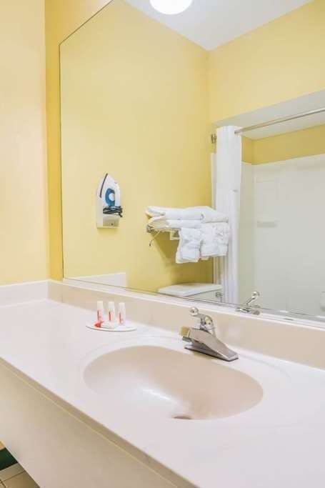 Hotel Baymont Warrenton photo 3