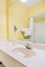 Hotel Baymont Warrenton photo 3