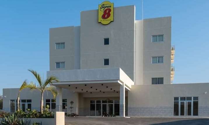 Super 8 by Wyndham Manzanillo