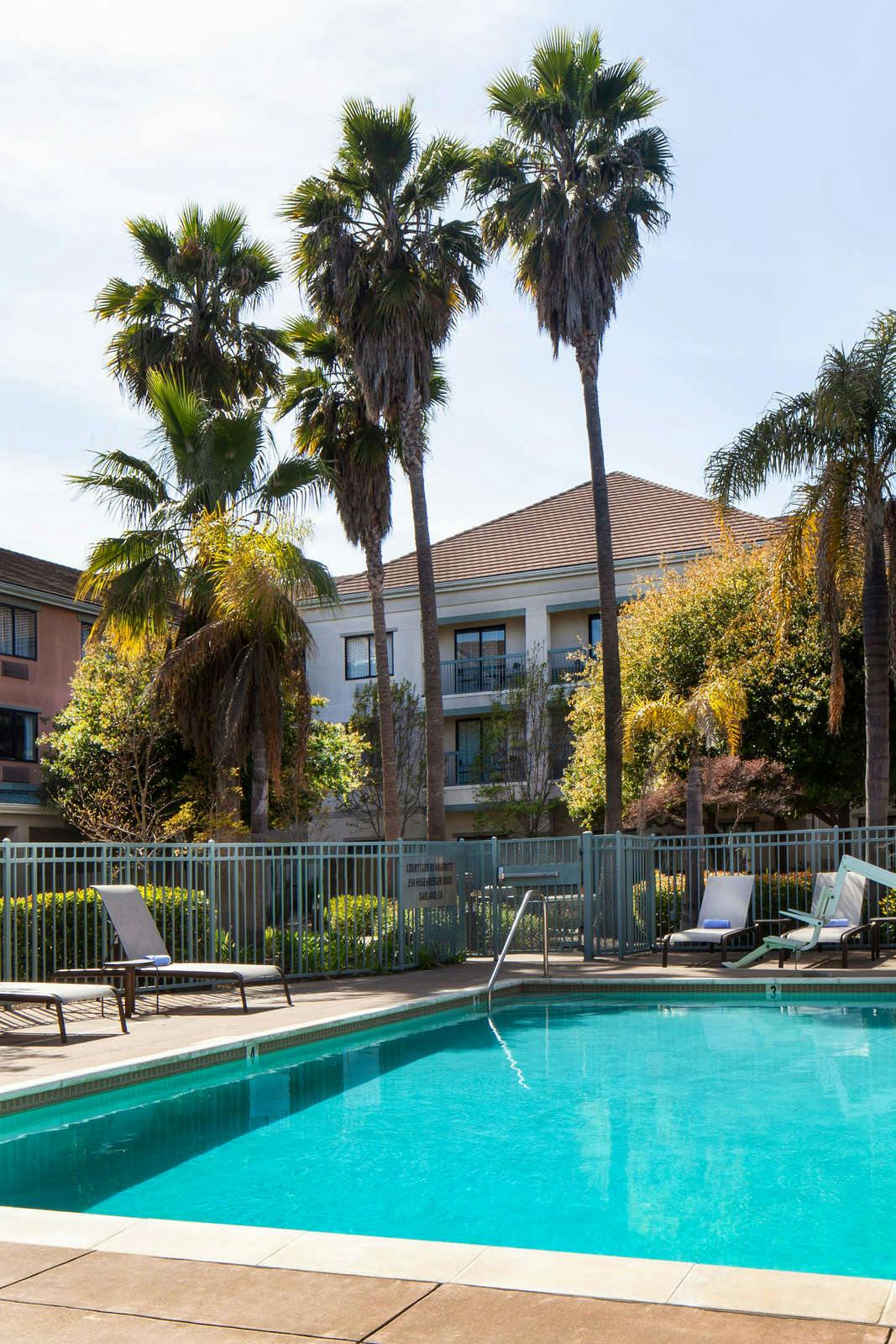 Hotel Courtyard by Marriott Oakland Airport photo 1