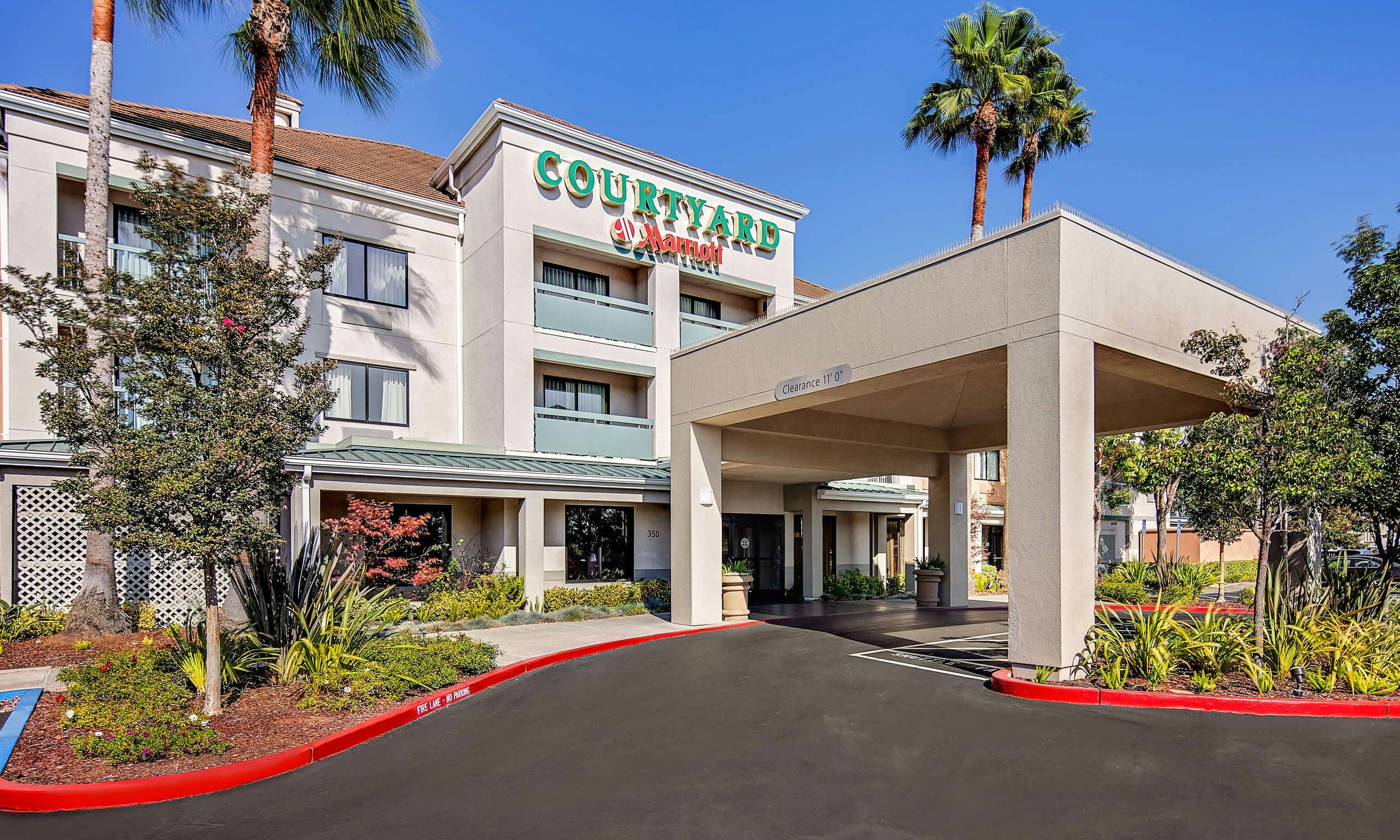 Courtyard by Marriott Oakland Airport