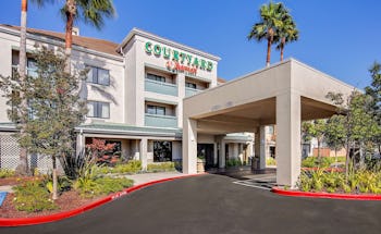 Courtyard by Marriott Oakland Airport
