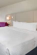 Hotel Crowne Plaza Milwaukee South photo 2