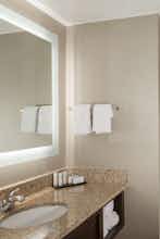 Hotel Embassy Suites by Hilton Philadelphia Airport photo 3