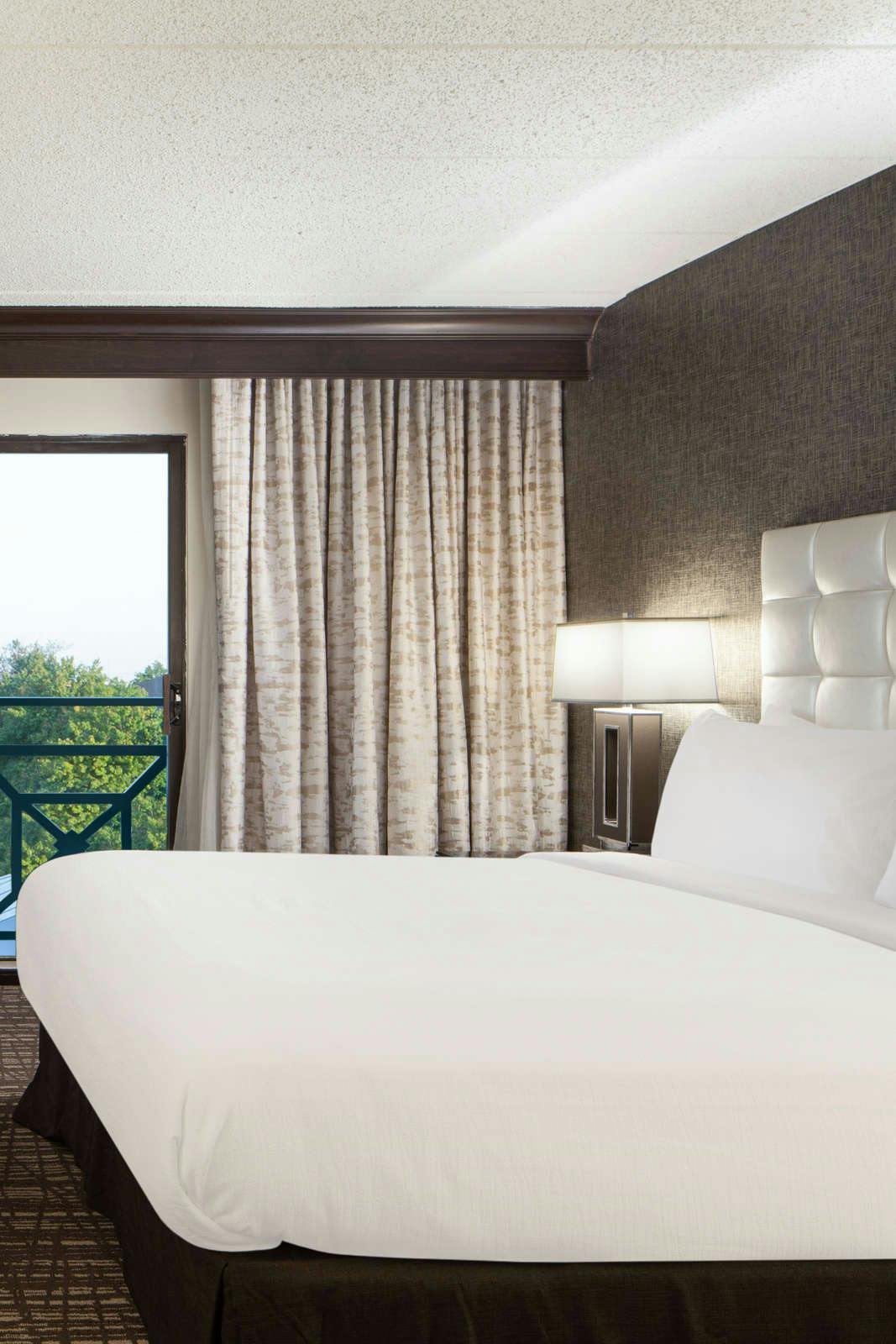 Hotel Embassy Suites by Hilton Philadelphia Airport photo 1