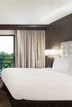 Hotel Embassy Suites by Hilton Philadelphia Airport photo 1