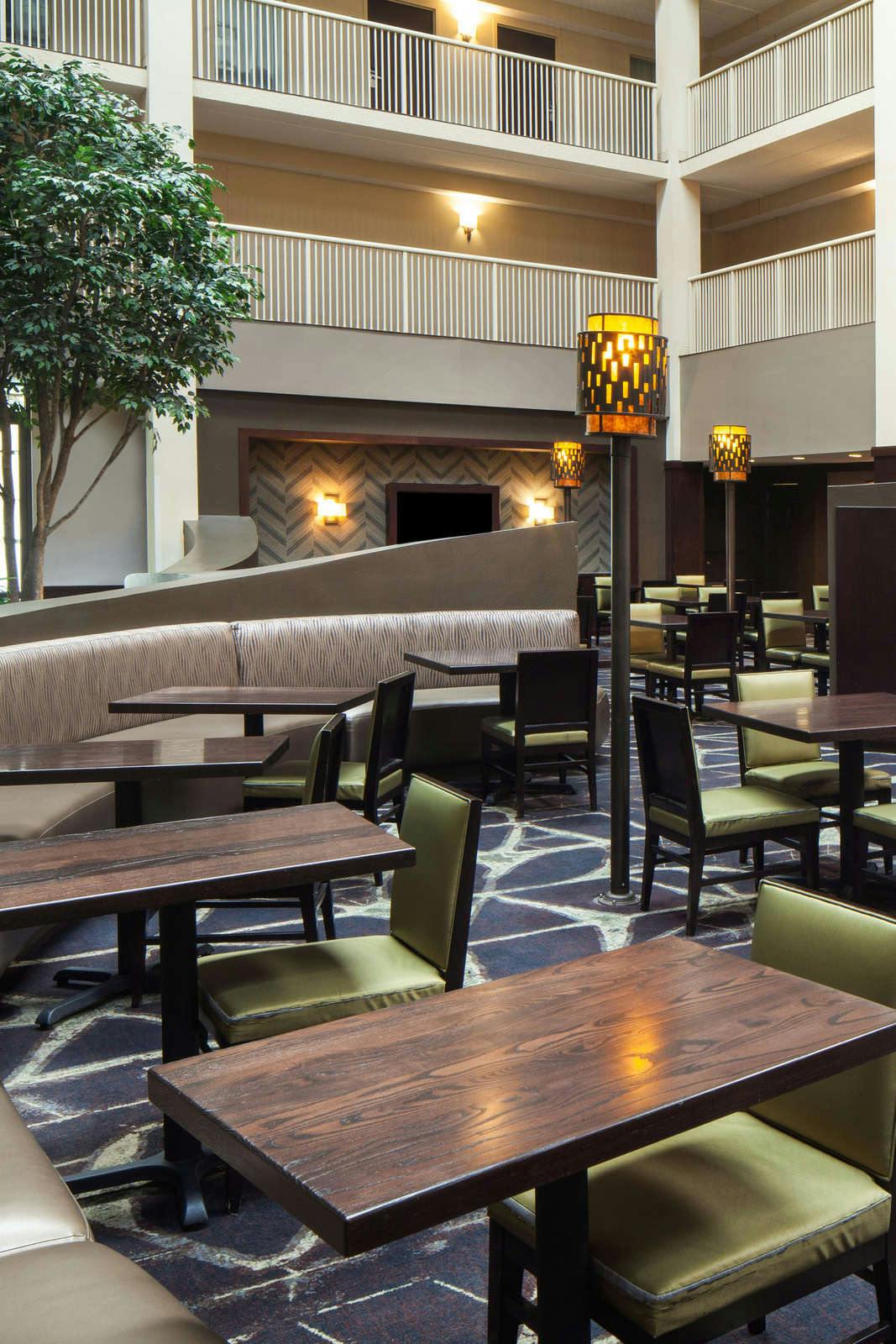 Hotel Embassy Suites by Hilton Philadelphia Airport photo 5