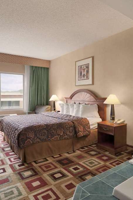 Hotel Days Inn & Suites by Wyndham Albany photo 1