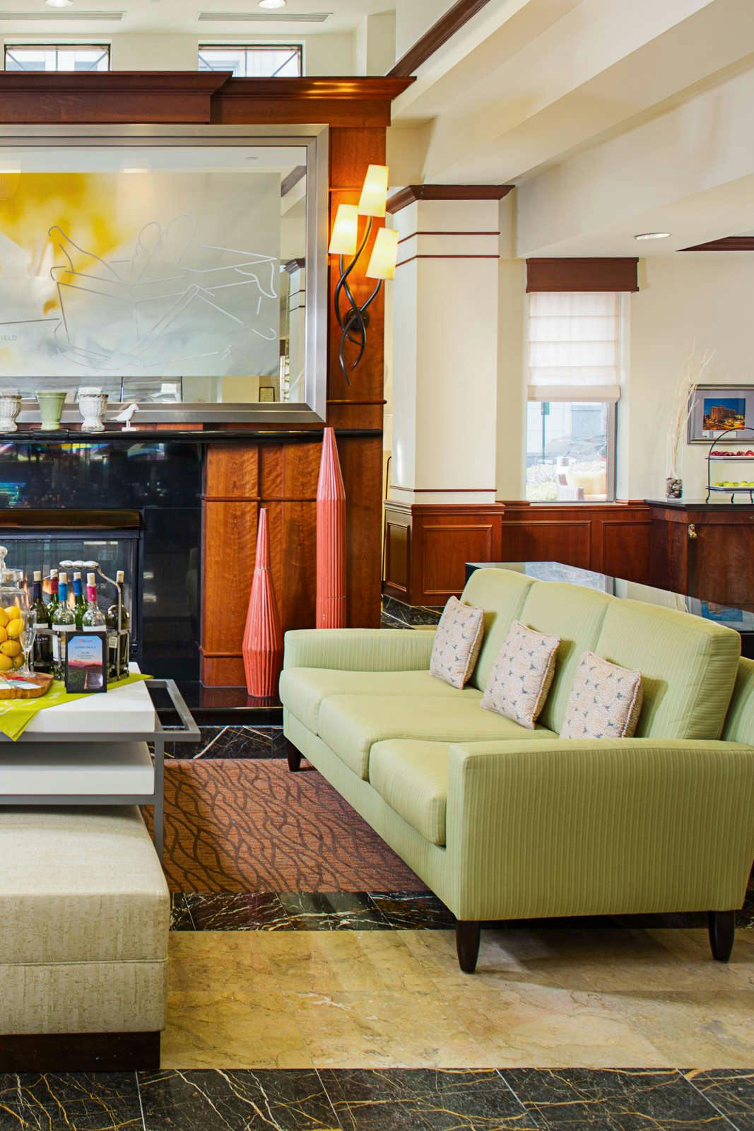 Hotel Hilton Garden Inn Virginia Beach Town Center photo 4