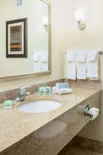 Hotel Holiday Inn Hotel & Suites Charleston West photo 2