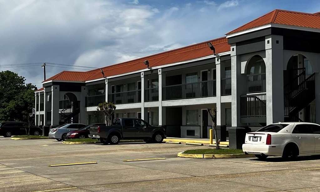Super 8 by Wyndham Slidell