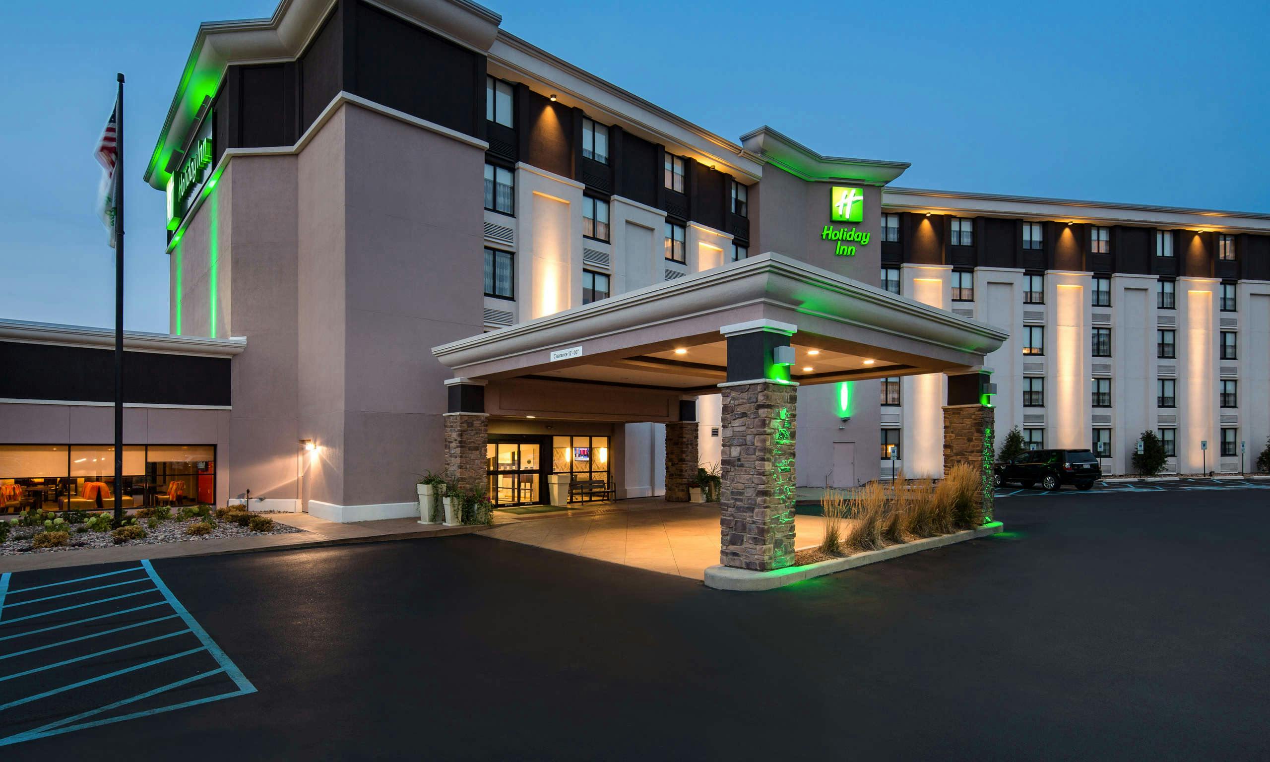 Holiday Inn Milwaukee Riverfront