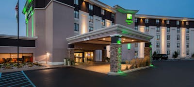 Holiday Inn Milwaukee Riverfront