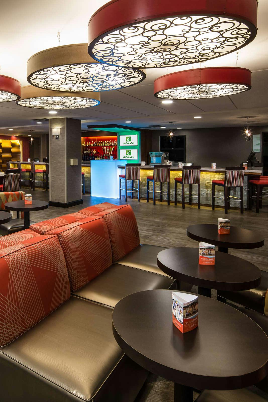 Hotel Holiday Inn Milwaukee Riverfront photo 3