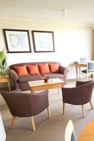 Hotel Breakfree Capital Tower photo 4