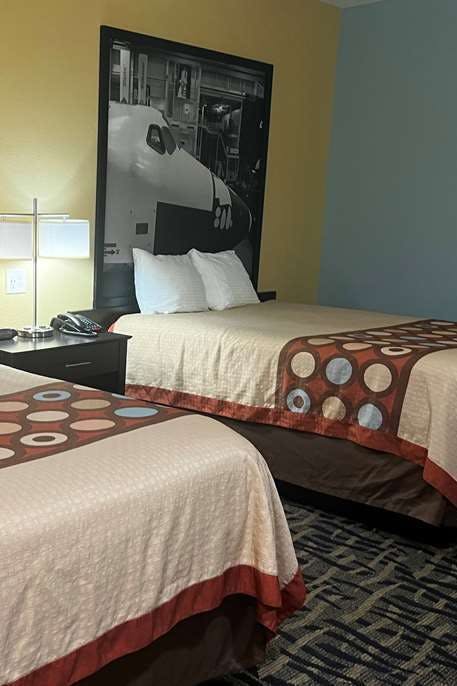 Hotel Super 8 by Wyndham Pasadena photo 2