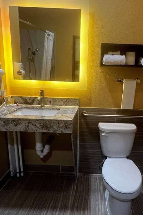 Hotel Super 8 by Wyndham Pasadena photo 5