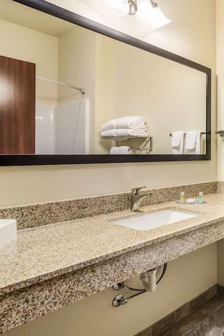 Hotel Cobblestone Hotel and Suites Victor photo 4