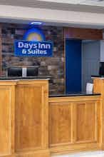 Hotel Days Inn and Suites Commerce photo 5