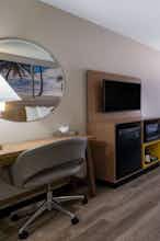 Hotel Days Inn and Suites Commerce photo 3