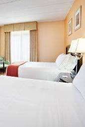 Hotel Baymont by Wyndham East Windsor Bradley Airport photo 5