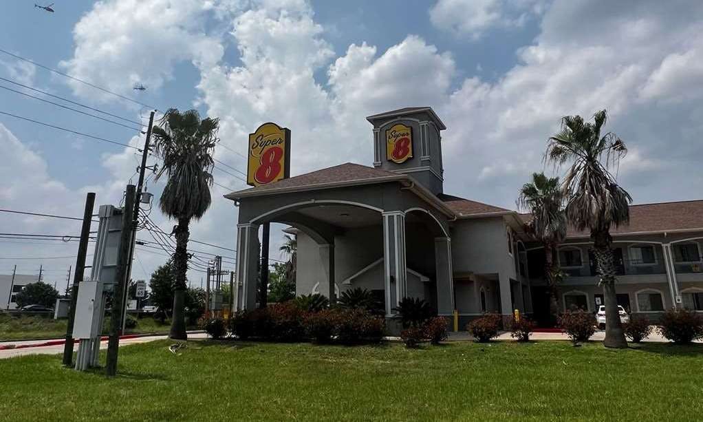 Super 8 Houston North I-45