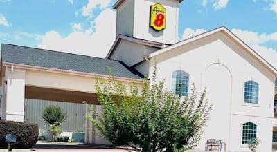 Super 8 by Wyndham Montgomery/ Lake Conroe