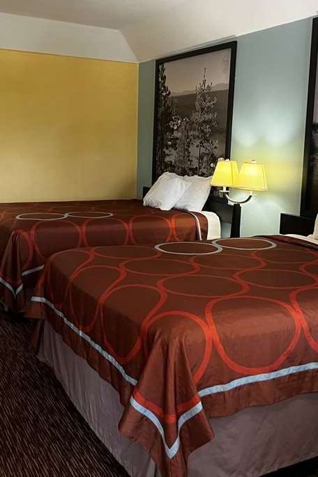 Hotel Super 8 by Wyndham Montgomery/ Lake Conroe photo 1