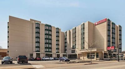 Ramada by Wyndham Niagara Falls Near the Falls