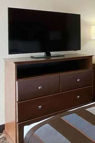 Hotel Super 8 by Wyndham Greensburg photo 3