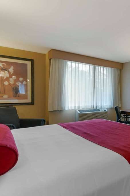 Hotel Wingate Mount Vernon photo 1