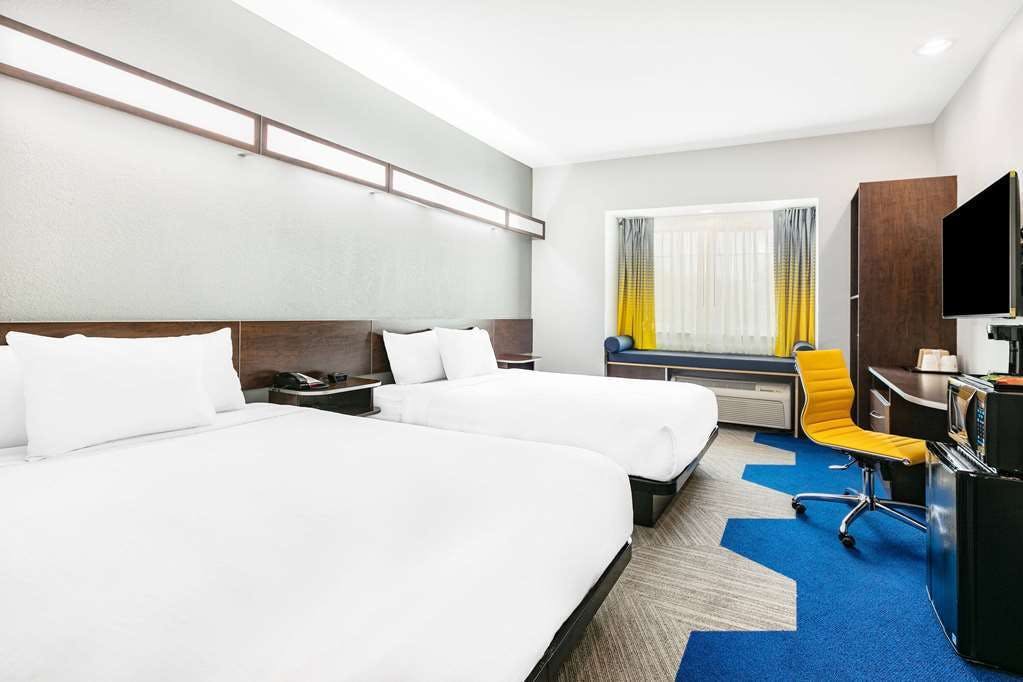 Hotel Microtel Inn & Suites by Wyndham Austin Airport photo 4