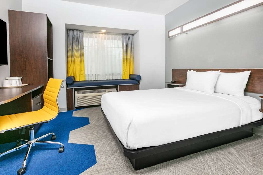 Hotel Microtel Inn & Suites by Wyndham Austin Airport photo 1
