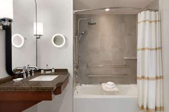 Hotel Crowne Plaza College Park Washington DC photo 3