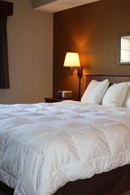 Hotel AmericInn by Wyndham Charlevoix photo 1