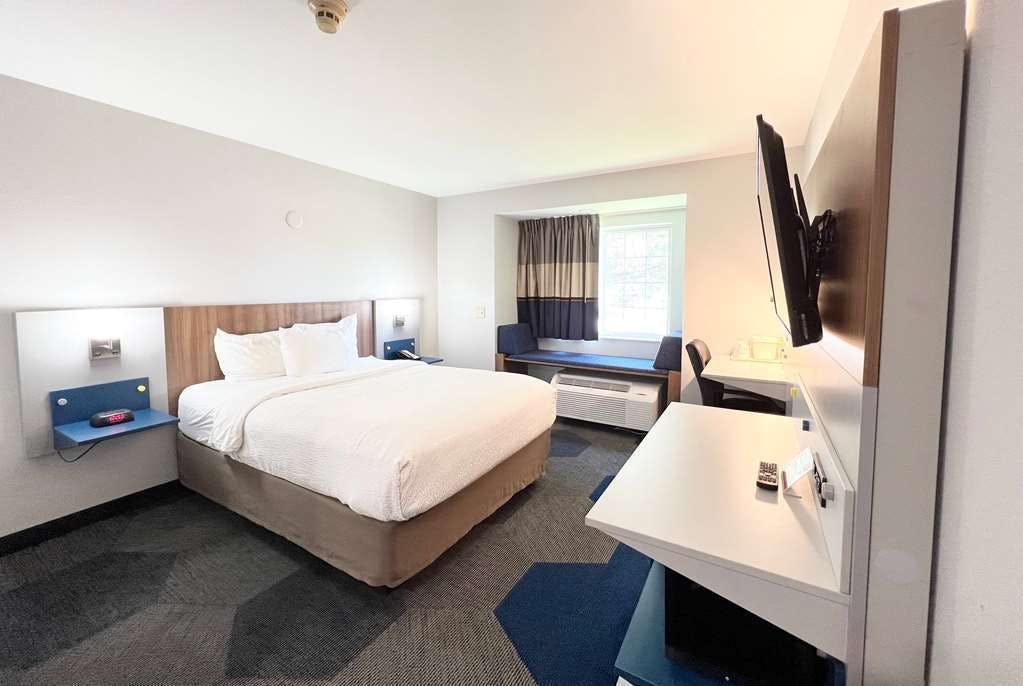 Hotel Microtel Inn & Suites by Wyndham Janesville photo 1