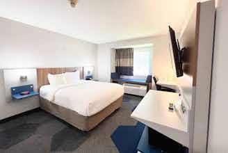 Hotel Microtel Inn & Suites by Wyndham Janesville photo 1