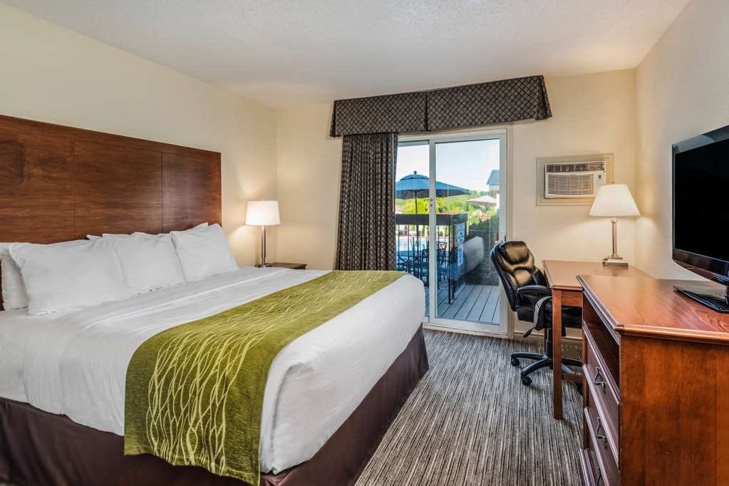 Hotel Travelodge by Wyndham Gananoque photo 1