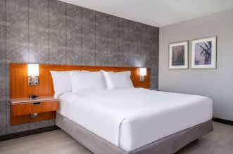 Hotel Wyndham Indianapolis Airport photo 2