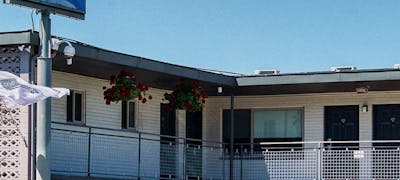The Grove West Seattle Inn