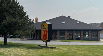 Super 8 by Wyndham Green Bay I-43 Bus. Park